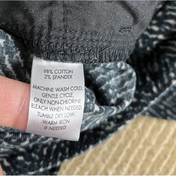 Ann Taylor Loft Supper Skinny Corduroy Pants Women's 26/2 Geometric Black/Tan - Picture 7 of 10